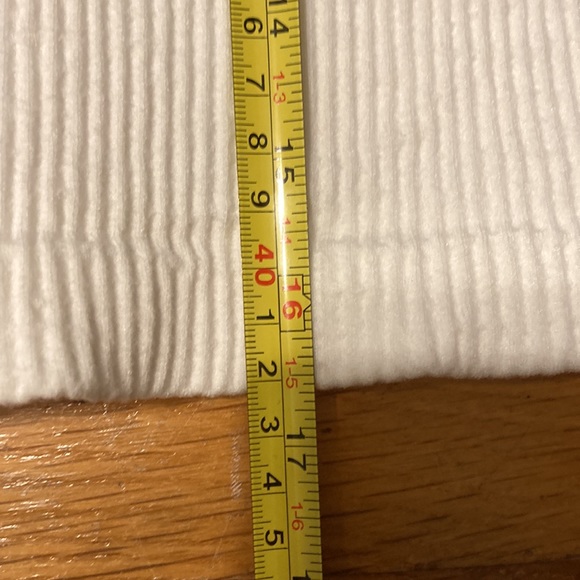 *last chance* The Post | Women’s white ribbed crop tank top - Picture 6 of 12